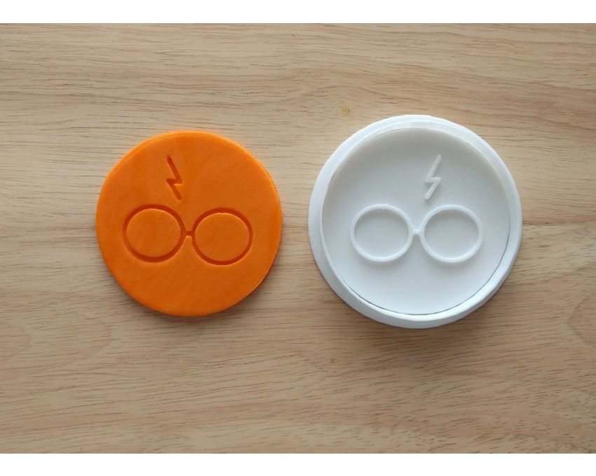 Harry Potter Cookie Cutter and Stamp Set. Unique Cookie Cutter