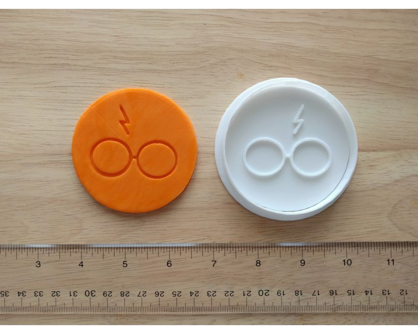 Harry Potter Cookie Cutter and Stamp Set. Unique Cookie Cutter