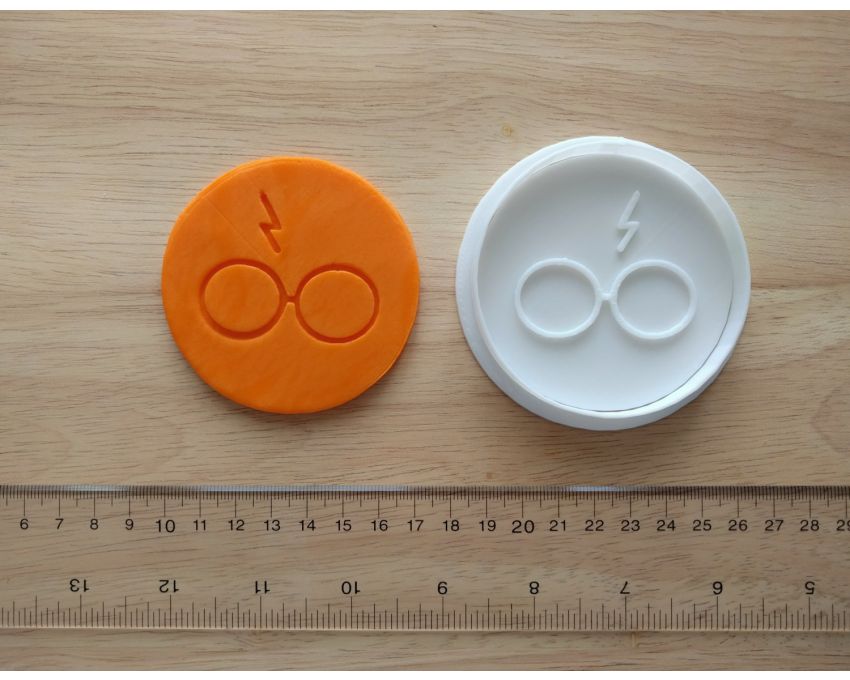 Harry Potter Cookie Cutter and Stamp Set. Unique Cookie Cutter